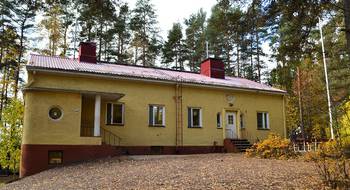 Tanttalan koulu syksyllä.