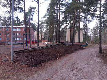 Kuvassa leikkipaikka nykytilassa