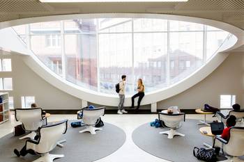 Helsingin yliopiston kirjasto Kaisa-talossa, kuva Sakari Piippo