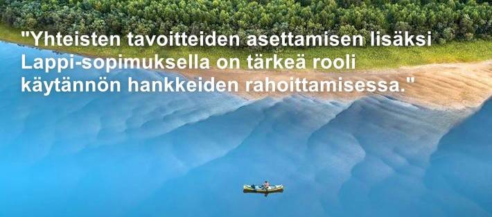 Kuva kanoottiretkeilijästä lappilaisella joella. Kuva: Juha Kauppinen | Lapin materiaalipankki