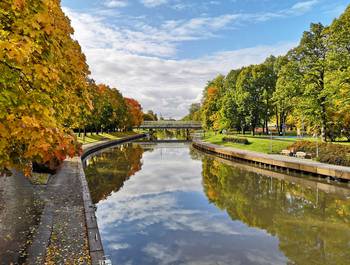 Salon syksyinen jokiranta